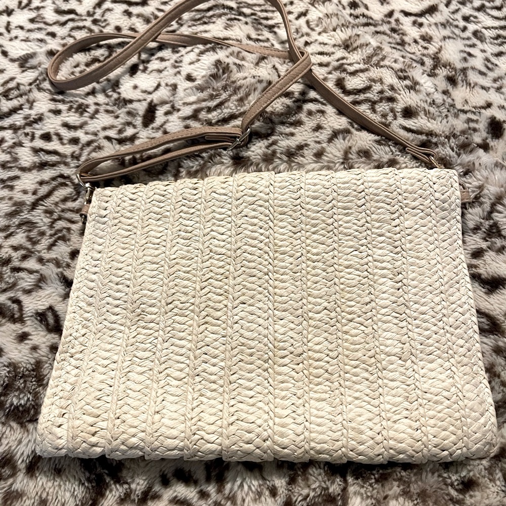 Crossbody Straw Purse/Clutch - Picture 3 of 5